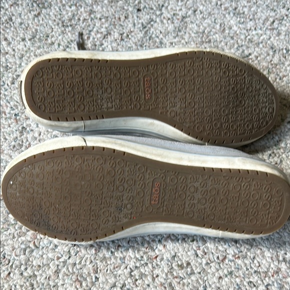 Taos Light Grey Lace-Up Sneakers Womens Size 9 - Picture 5 of 8